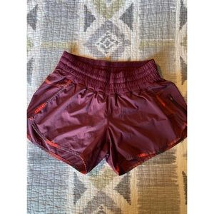 Lululemon Tracker Short V 4"